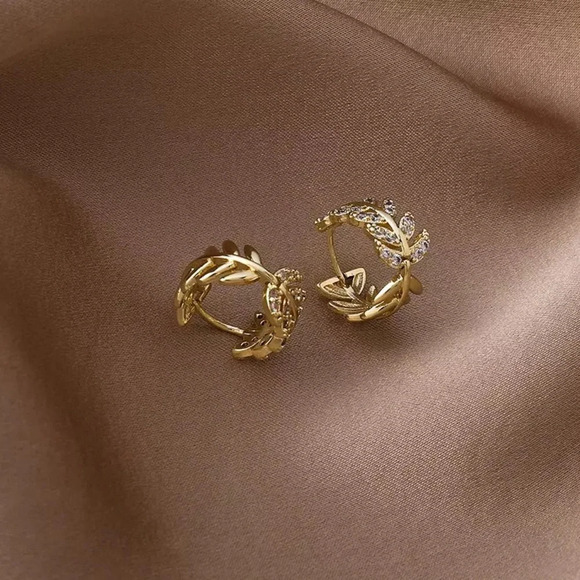 “Eden” Leaf Hoop Diamond Gold Elegant Dainty Circle Casual/Formal Gift Earrings - Picture 2 of 6
